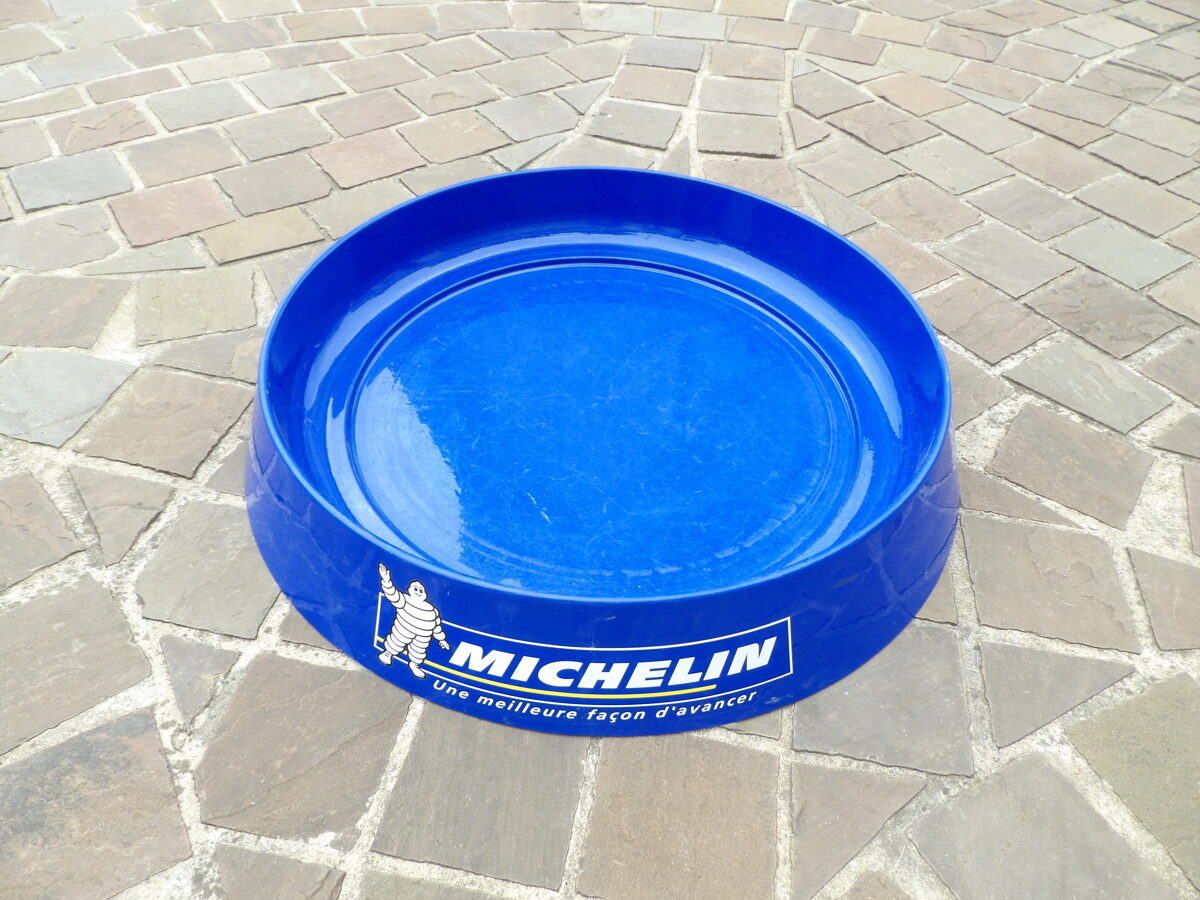 Présentoir a pneus Michelin 